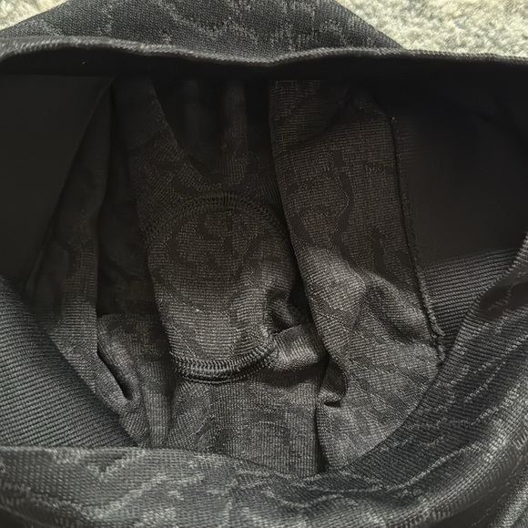 Gymshark Adapt Animal Seamless Shorts - Picture 9 of 9